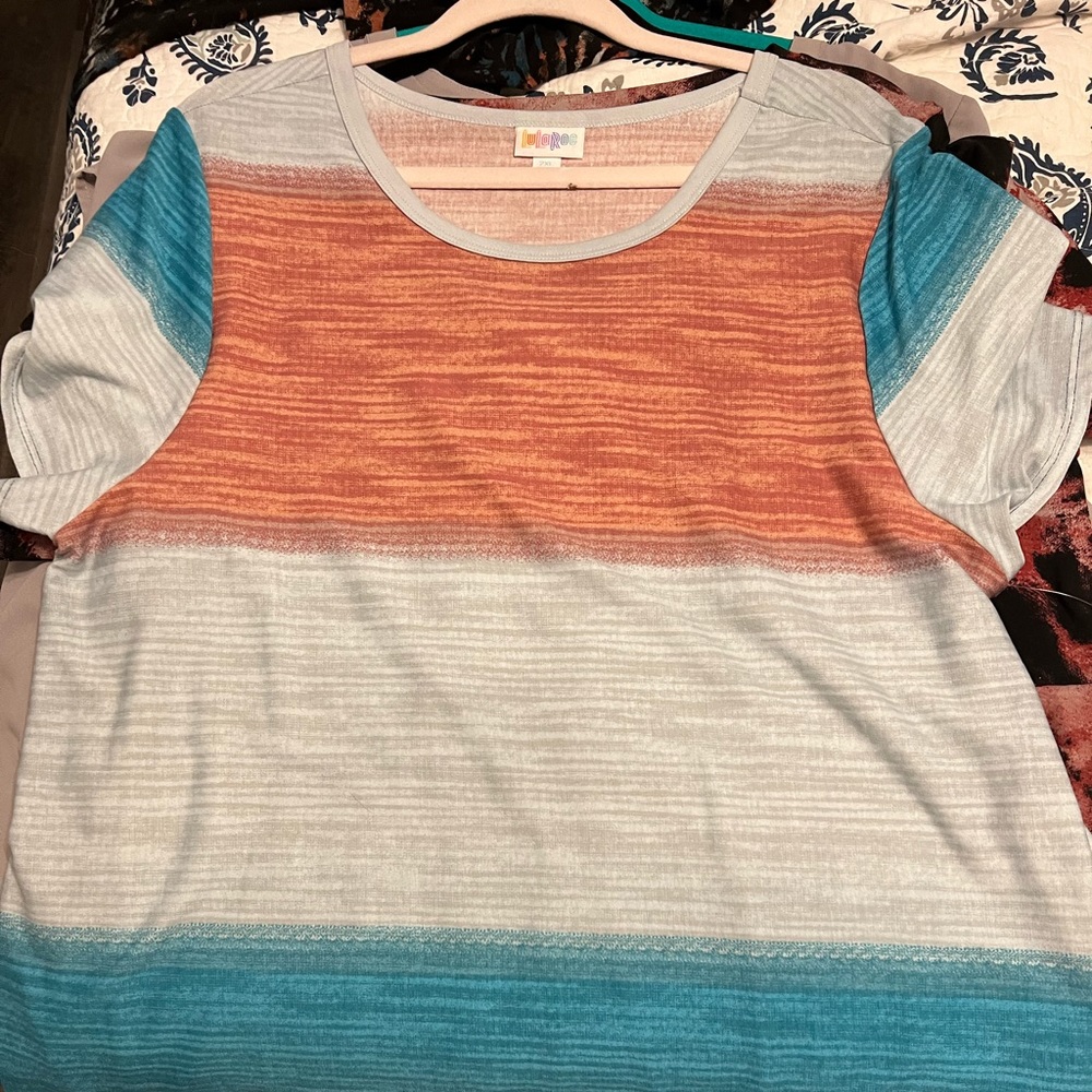 LuLaroe Melissa top in 2x